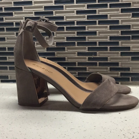 Taupe heels - Picture 2 of 3